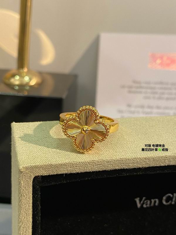 Van Cleef & Arpels ring 03lyh27 (1)