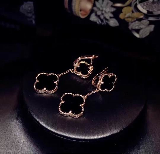 Van Cleef & Arpels earring 05lyh17 (1)