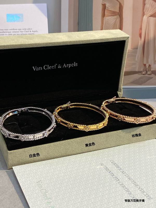 Van Cleef & Arpels bracelet 03lyh43 (1)