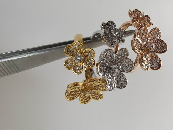 Van Cleef & Arpels ring 04lyh08 (1)