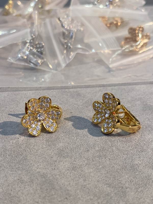 Van Cleef & Arpels earring 03lyh44 (1)