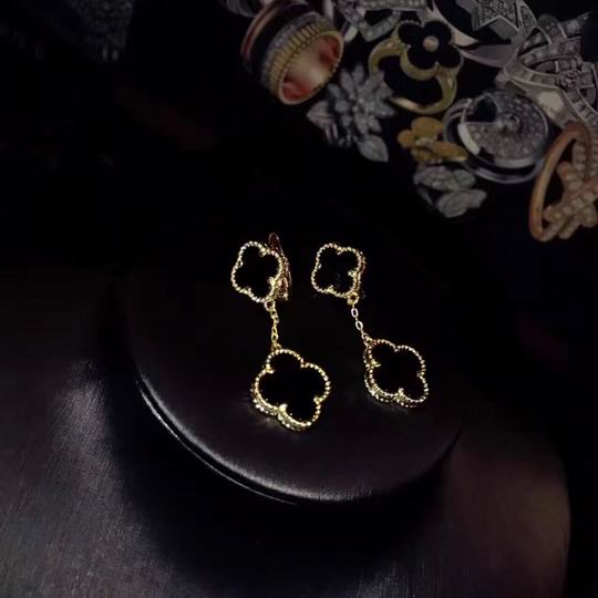 Van Cleef & Arpels earring 05lyh17 (1)