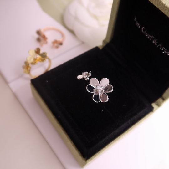 Van Cleef & Arpels ring 04lyh09 (1)