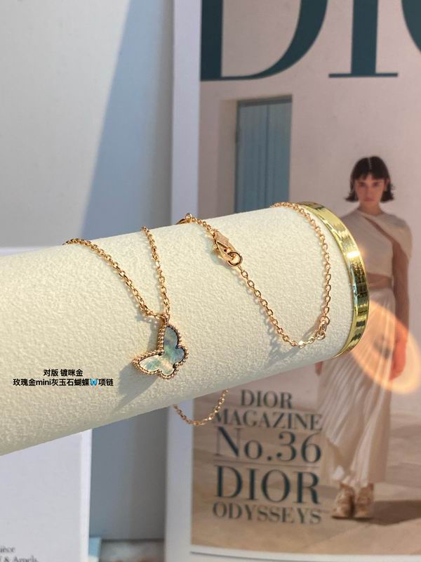 Van Cleef & Arpels necklace 03lyh46 (1)