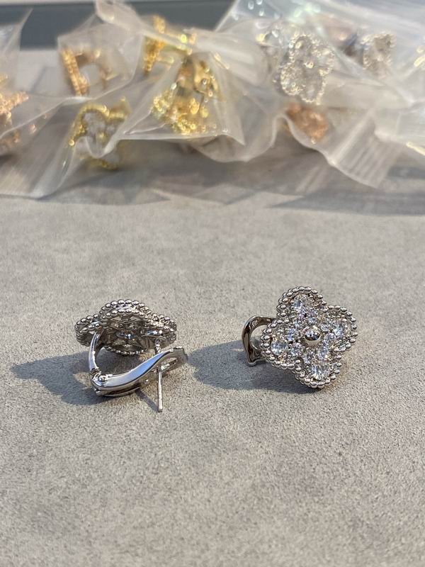 Van Cleef & Arpels earring 03lyh32 (1)