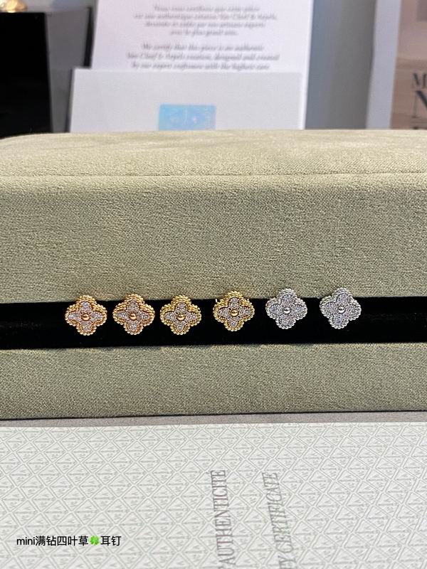Van Cleef & Arpels earring 03lyh23 (1)