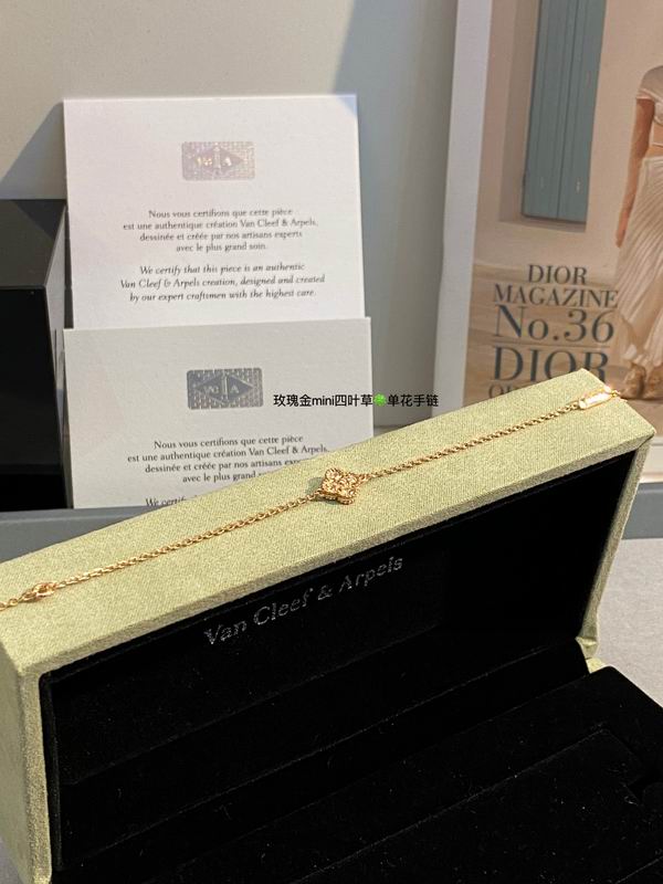 Van Cleef & Arpels bracelet 03lyh44 (1)