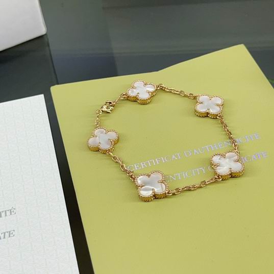 Van Cleef & Arpels bracelet 07lyh35 (1)