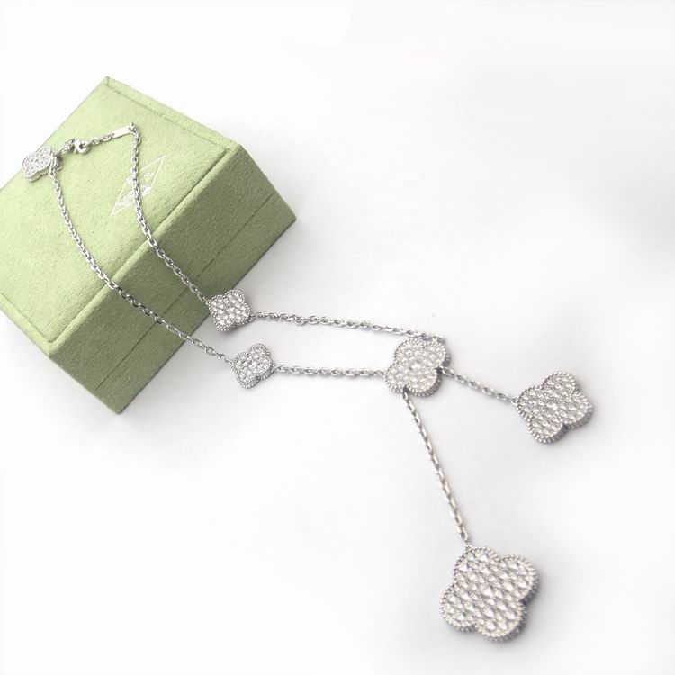 Van Cleef & Arpels necklace 04lyh31 (1)