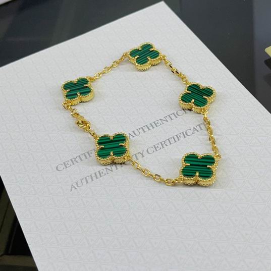 Van Cleef & Arpels bracelet 07lyh35 (1)