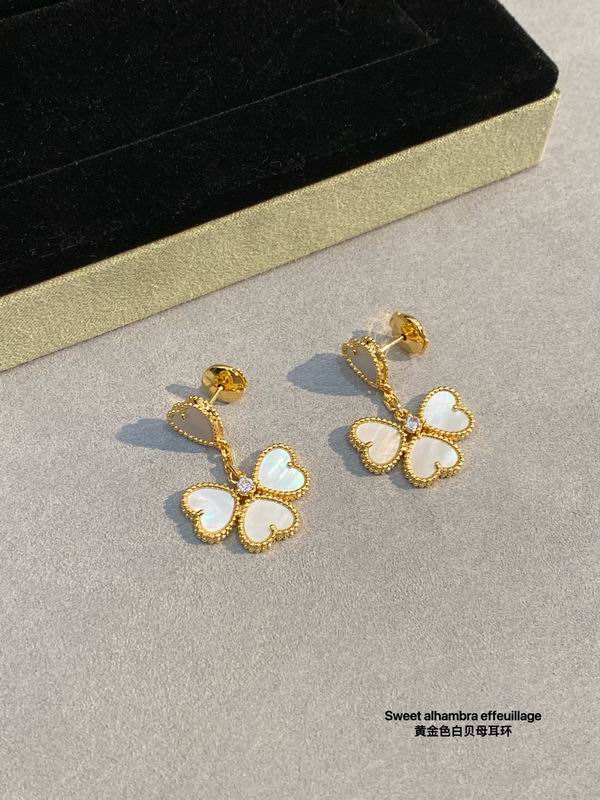Van Cleef & Arpels earring 03lyh24 (1)