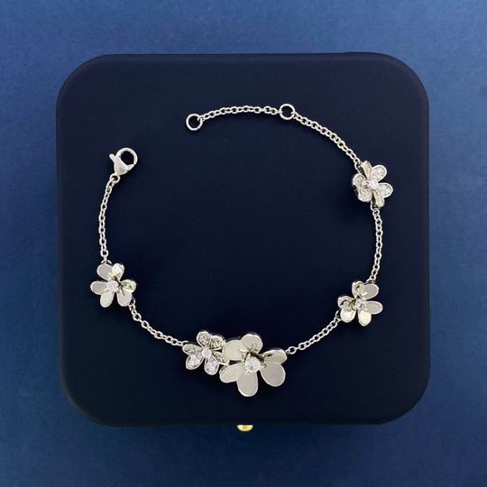 Van Cleef & Arpels bracelet 04lyh23 (1)
