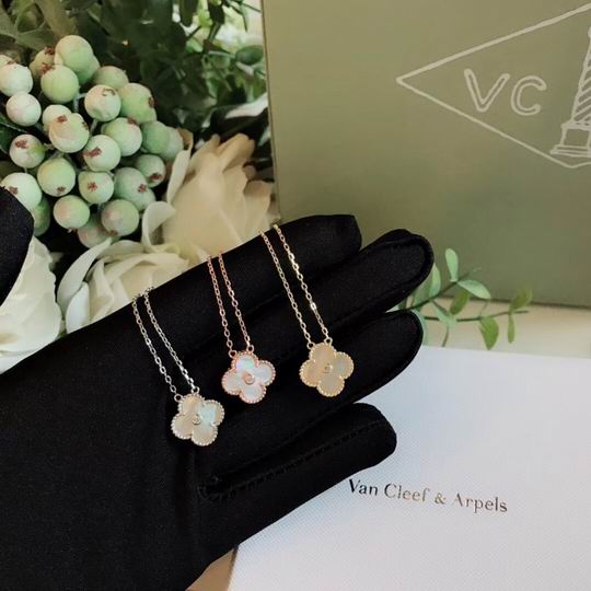 Van Cleef & Arpels necklace 04lyh26 (1)