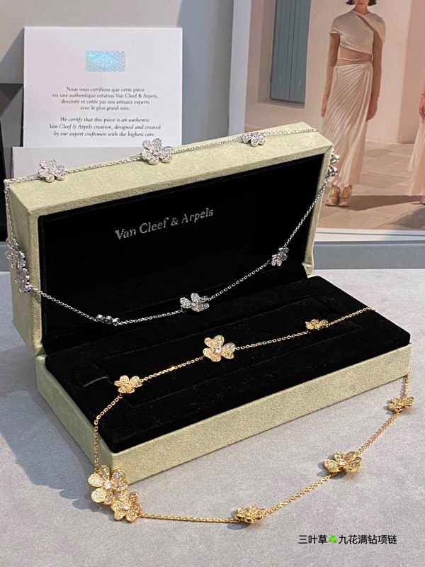 Van Cleef & Arpels necklace 03lyh49 (1)