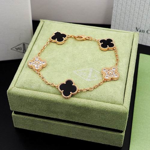 Van Cleef & Arpels bracelet 12lyh38 (1)