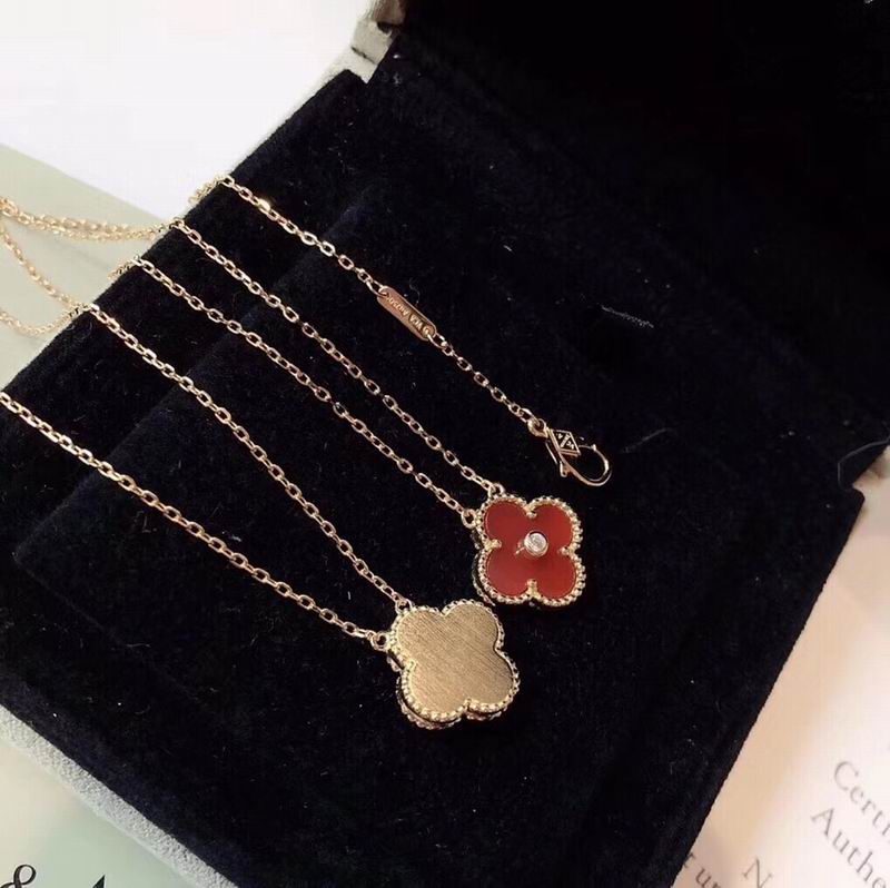 Van Cleef & Arpels necklace 05yxh03 (1)