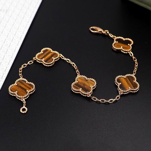 Van Cleef & Arpels bracelet 12lyh37 (1)