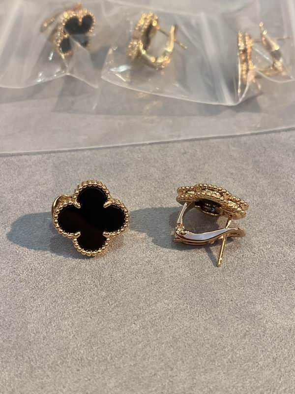 Van Cleef & Arpels earring 03lyh44 (1)