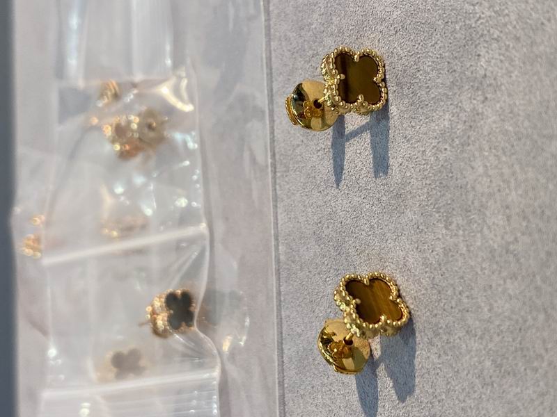 Van Cleef & Arpels earring 03lyh44 (1)