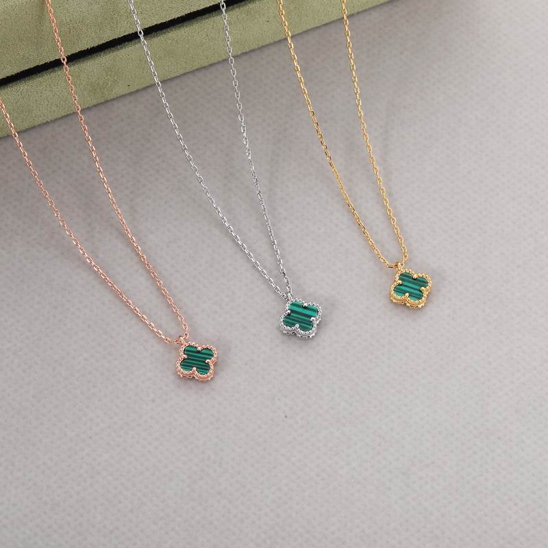 Van Cleef & Arpels necklace 05yxh02 (1)