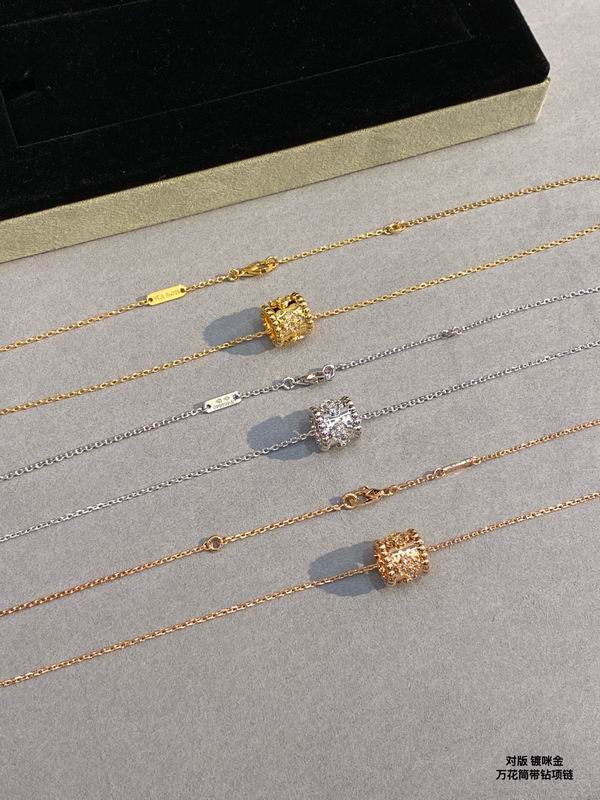 Van Cleef & Arpels necklace 03lyh43 (1)