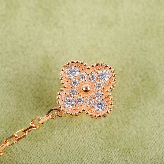 Van Cleef & Arpels earring 04lyh07 (1)