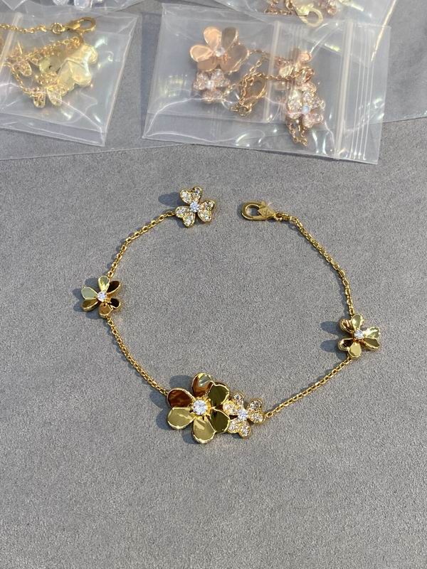 Van Cleef & Arpels bracelet 03lyh53 (1)