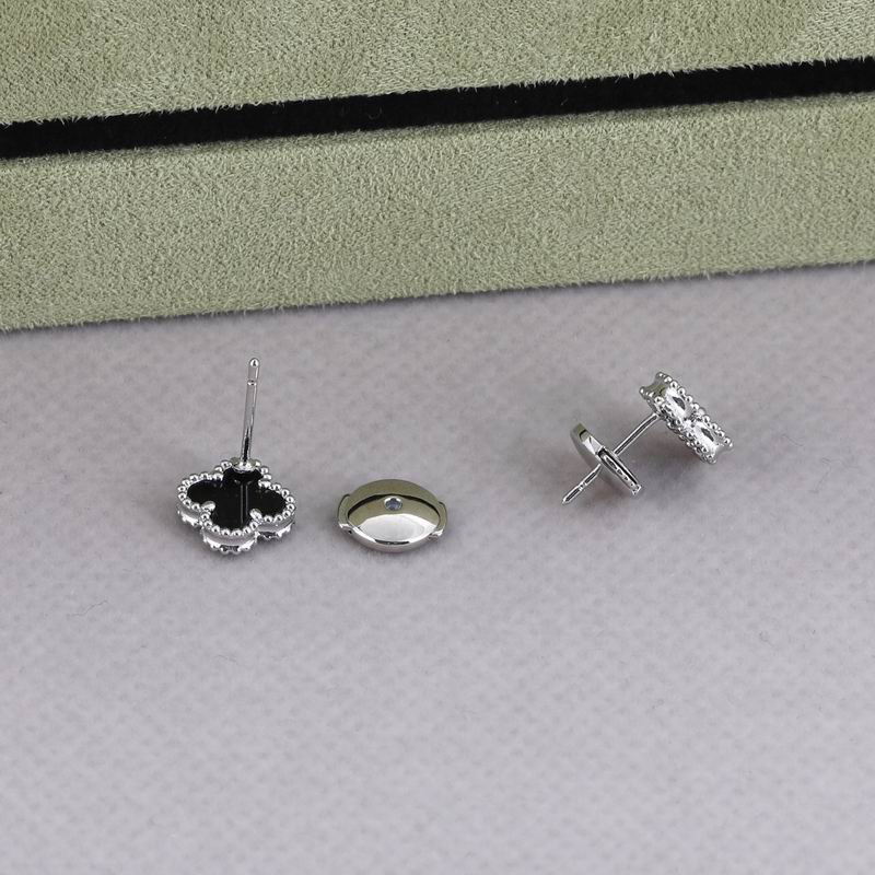 Van Cleef & Arpels earring 05yxh07 (1)