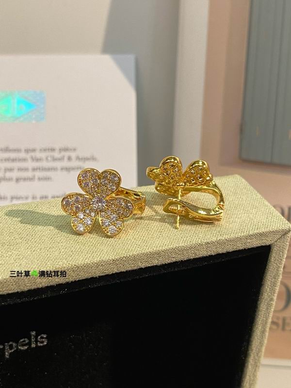 Van Cleef & Arpels earring 03lyh31 (1)