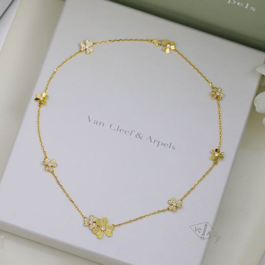 Van Cleef & Arpels necklace 04lyh32 (1)