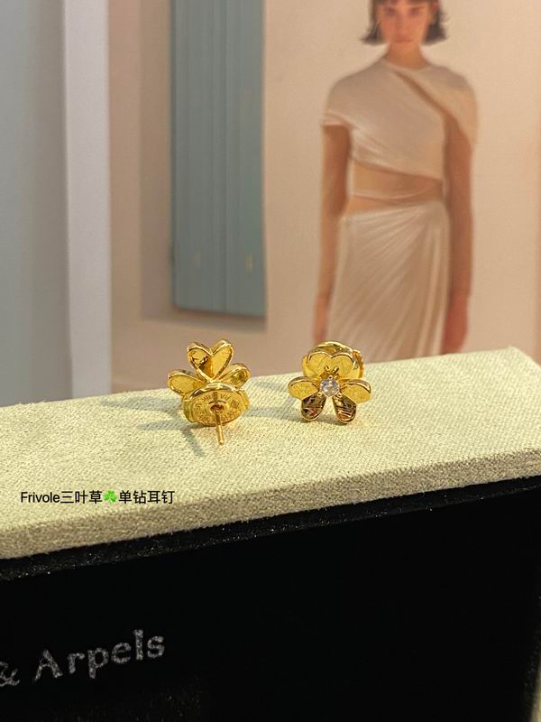 Van Cleef & Arpels earring 03lyh27 (1)