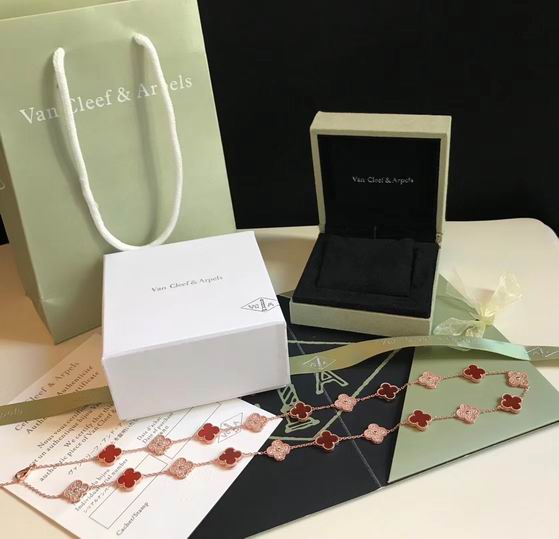 Van Cleef & Arpels necklace 04lyh30 (1)