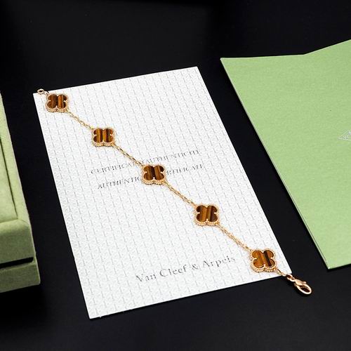 Van Cleef & Arpels bracelet 12lyh37 (1)