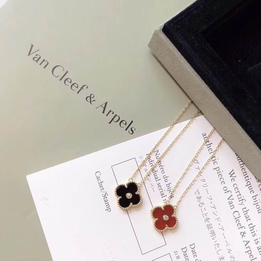 Van Cleef & Arpels necklace 04lyh28 (1)
