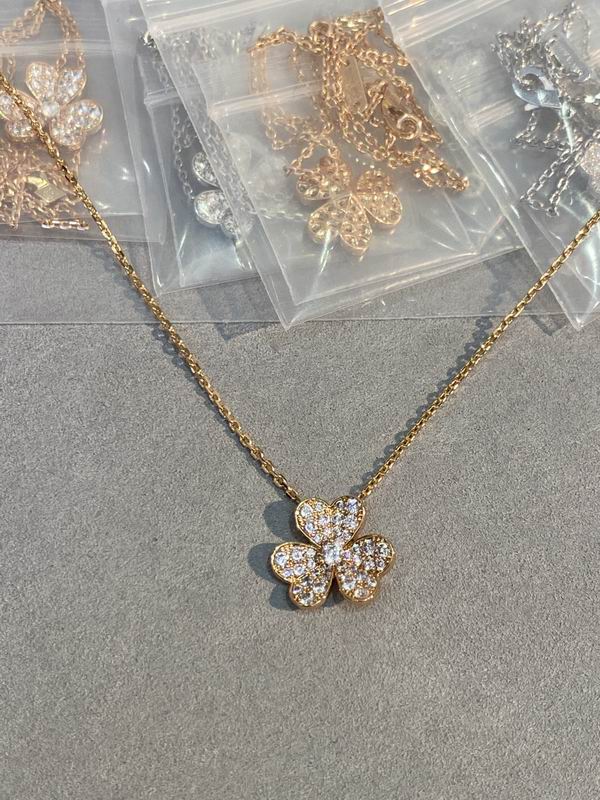 Van Cleef & Arpels necklace 03lyh55 (3)