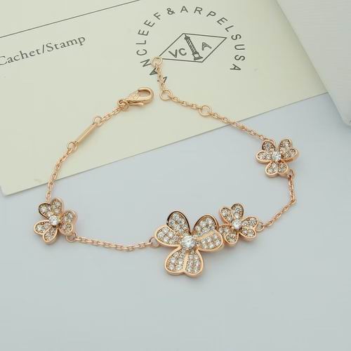 Van Cleef & Arpels bracelet 04lyh27 (1)