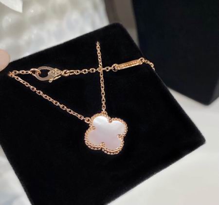 Van Cleef & Arpels necklace 04lyh34 (1)