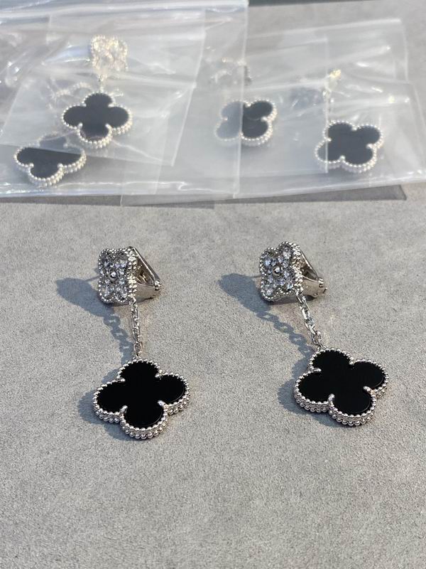 Van Cleef & Arpels earring 03lyh35 (1)