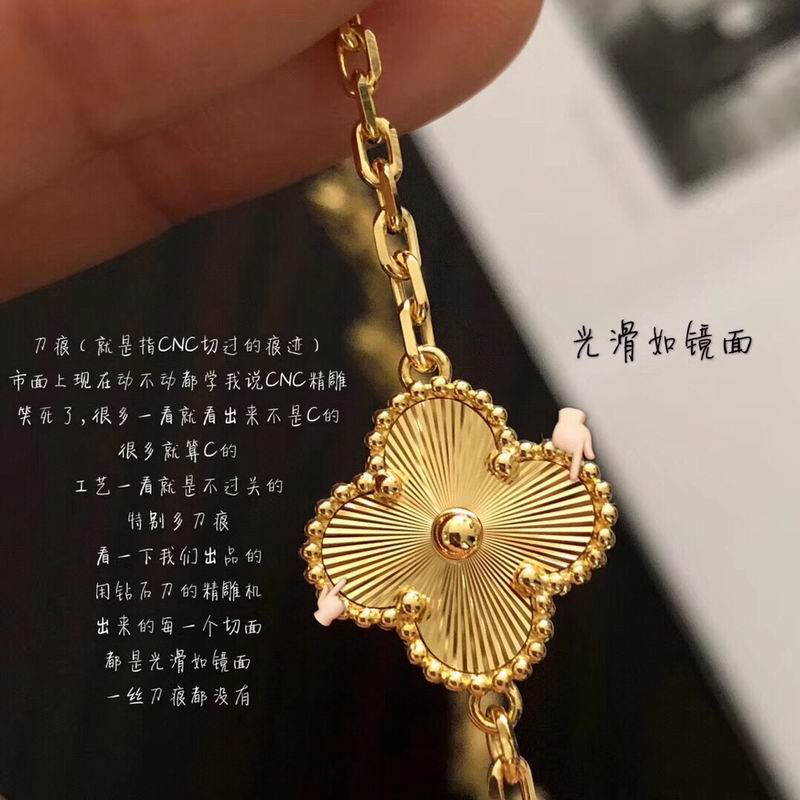 Van Cleef & Arpels necklace 06yxh01 (1)
