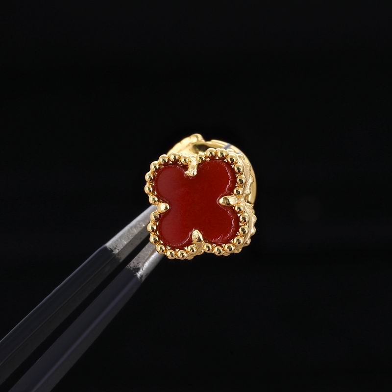 Van Cleef & Arpels earring 05yxh06 (1)
