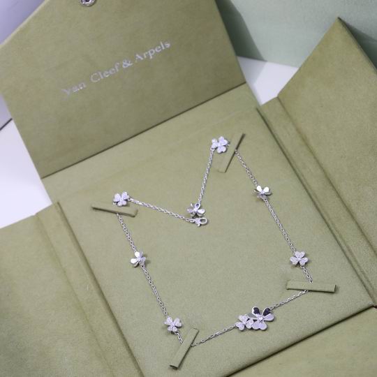 Van Cleef & Arpels necklace 04lyh32 (1)