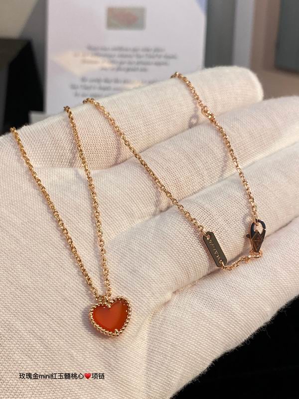 Van Cleef & Arpels necklace 03lyh51 (1)