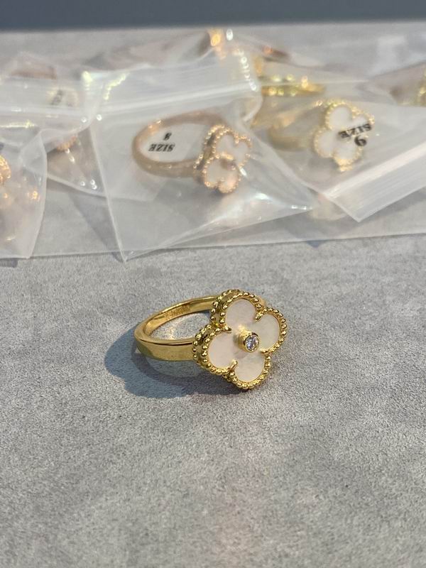 Van Cleef & Arpels ring 03lyh28 (1)