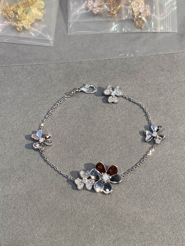 Van Cleef & Arpels bracelet 03lyh53 (1)