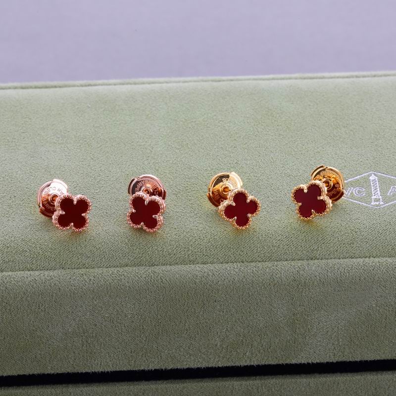 Van Cleef & Arpels earring 05yxh06 (1)