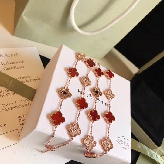 Van Cleef & Arpels necklace 04lyh30 (1)