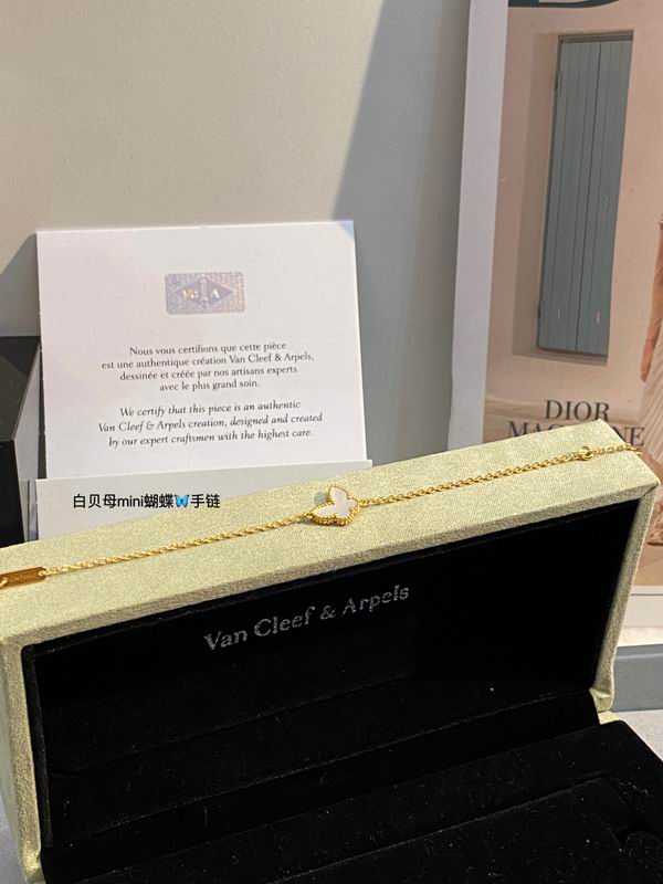 Van Cleef & Arpels bracelet 03lyh45 (1)