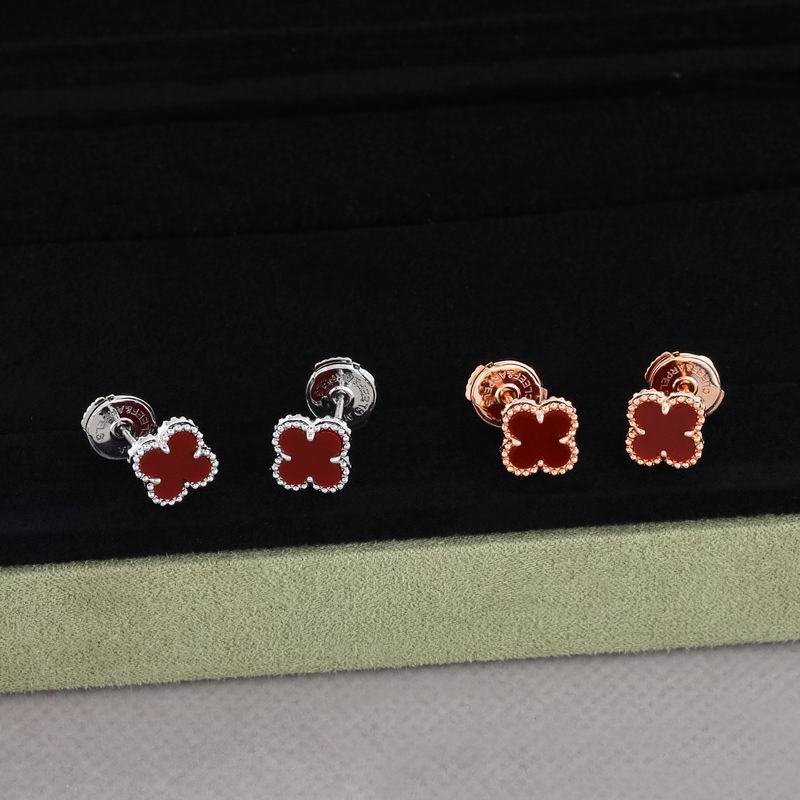 Van Cleef & Arpels earring 05yxh06 (1)