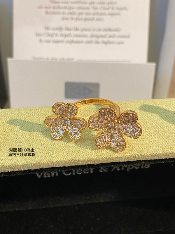Van Cleef & Arpels ring 03lyh23 (1)