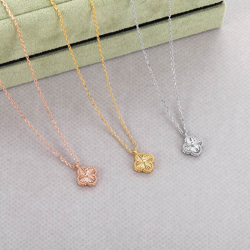 Van Cleef & Arpels necklace 05yxh02 (1)